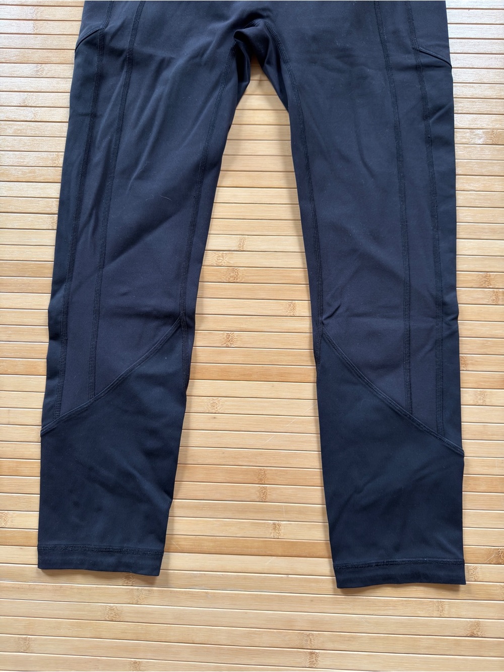 Lululemon - Size 6 - ATRP - High Rise - Side Pocket - All the Right Places - Picture 3 of 7